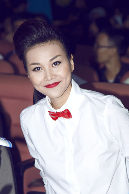 Thanh Hằng hóa thân hoàn hảo vào các loại vai, và khá thành công với hóa thân nam.